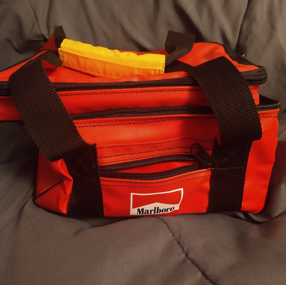 VINTAGE 1995 Marlboro Large Red Cooler Bag Insulated Lunch Box